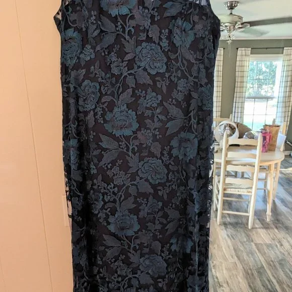 Tadashi Shoji Dress Size 16 - Picture 3 of 4
